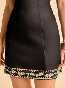 CAJUNI Vestido mini impreso con parte superior tubo sin mangas, cintura en línea A, base negra con estampado de plátano amarillo de posicionamiento local, adecuado para vacaciones, citas, fiestas y vuelta al colegio