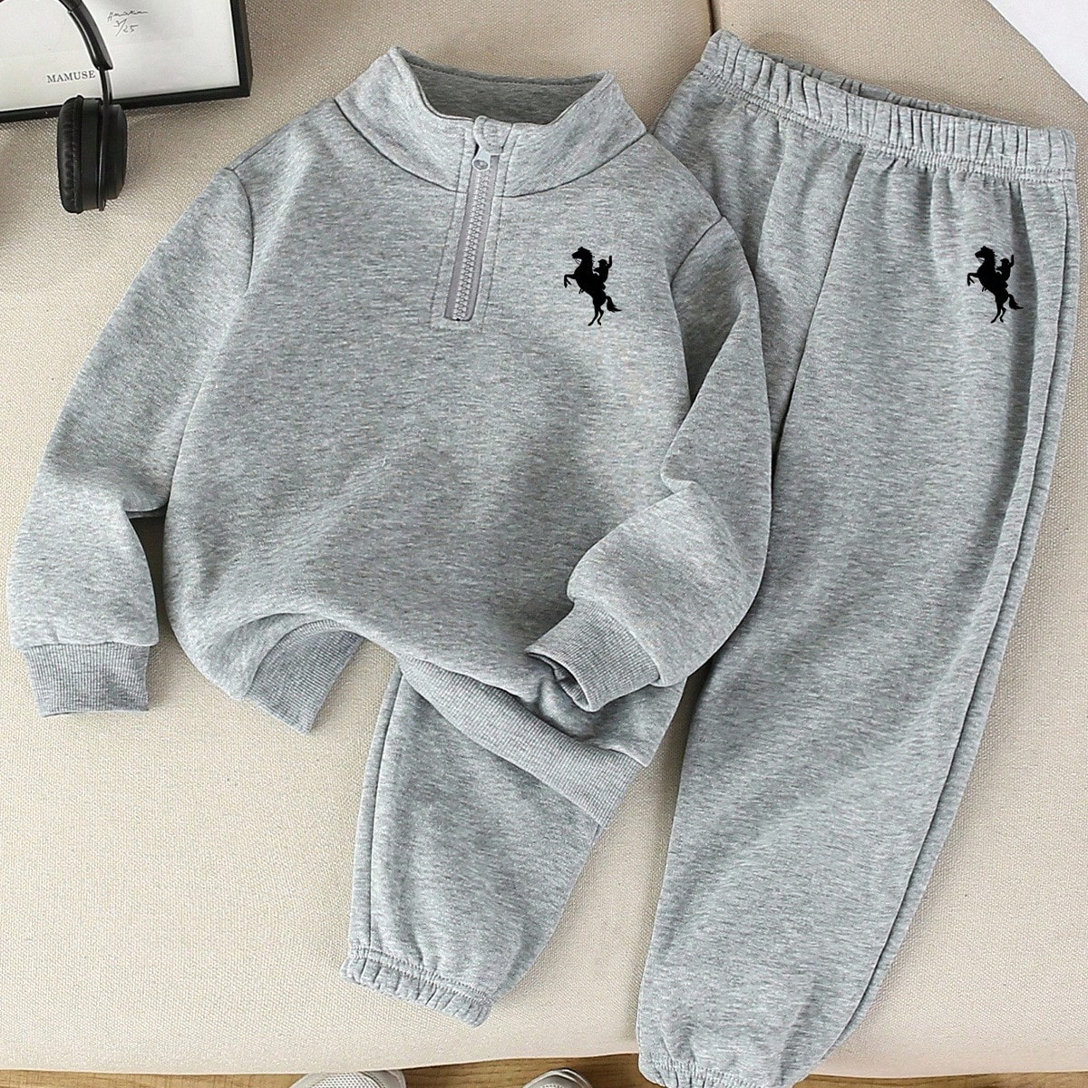Set de sudadera con cuello alto y media cremallera minimalista casual + pantalón de chándal alargado para niño, conjunto de uso diario