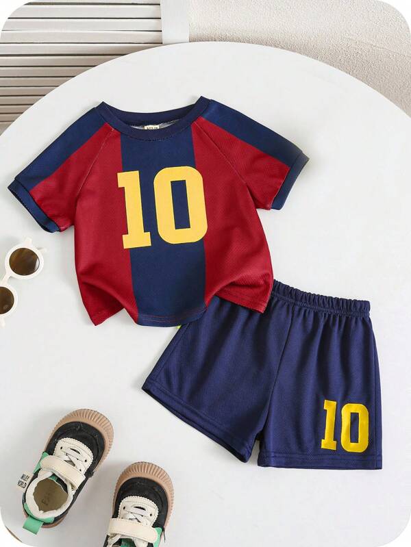 SHEIN مجموعة من قطعتين ملابس أطفال أولاد / بنات، ملابس علوية و شورت مخطط بالأزرق والأحمر بنمط رياضي، لفريق برشلونة، مناسبة للاستخدام في الداخل أو الخارج، للرياضة، الحفلات، الصور، العطلات، المباريات، في الربيع والصيف