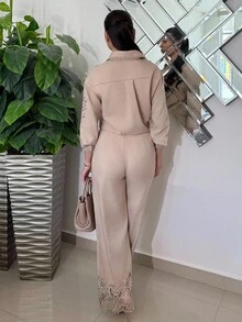 Andrea Bello 2 件套：优雅蕾丝拼布镂空上衣和喇叭裤（女款）