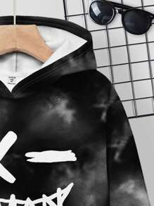 SHEIN Tween Boy Casual Minimalist Style Graffiti Handpainted Cartoon Face English Letter Sports Street Style Tie-Dye Y2K Loose Comfortable Long Sleeve Hoodie, Suitable For Autumn/Winter