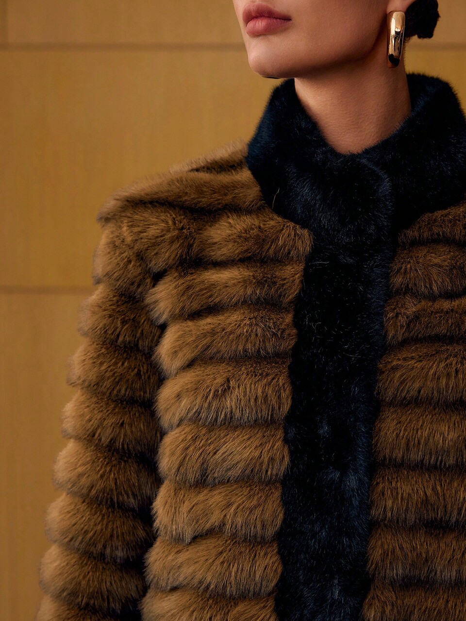 CONTRAST TRIM SNAP BUTTON FAUX FUR COAT