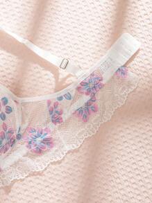 SHEIN Plus Size Romantic Floral Lace Patchwork Wireless Lingerie Set, 3pcs - White - View 4