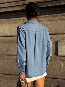 DAZY 秋季法式复古翻领侧扣设计宽松百搭长袖水洗牛仔衬衫、牛仔夹克、秋季女装 - 淺色水洗藍 - 查看 2