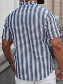 Manfinity Homme Camisa casual de hombre de solapa individual con rayas de manga corta, adecuada para ocio, hogar, viajes, textura tejida de punto, regalo para esposo y novio, camisa de manga corta popular de INS, verano - Multicolor - Ver 2
