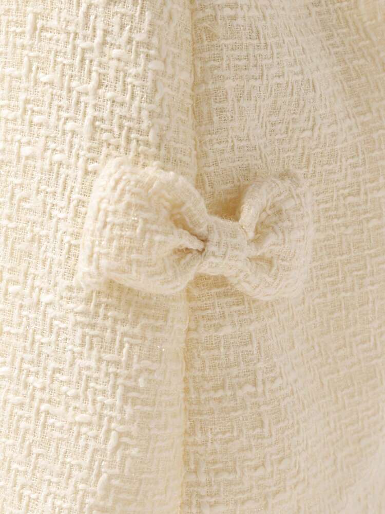 사이드 리본 디테일이 있는 슬리브리스 부클 쉬프트 드레스