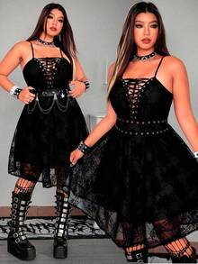 Whyspr 中世纪复古哥特风格深色迷你蕾丝玫瑰吊带裙