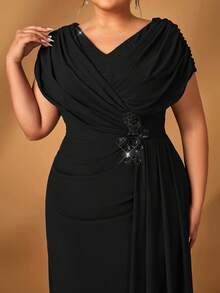 Serin 加大码优雅奢华刺绣海军蓝褶皱A字长款新娘妈妈礼服 - 黑色 - 查看 3