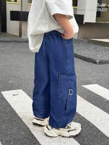 SHEIN 小男孩时尚做旧洗水宽松牛仔裤，带工装口袋，休闲百搭，适合儿童街头服饰春装