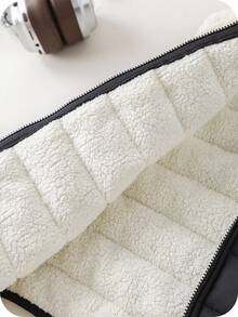 SHEIN 男童五件套冬季套装，包括加厚抓绒外套、冬装外套、绗缝外套、卫衣、圆领连帽衫、灯芯绒裤和棉质绗缝背心，保暖舒适，百搭休闲日常时尚，适合室内、室外、日常、运动、玩耍、派对、假期、返校季等场合。秋冬季男童服装套装，冬季背心套装，男童保暖背心，男童秋冬休闲两件套。 - 黑色 - 查看 7