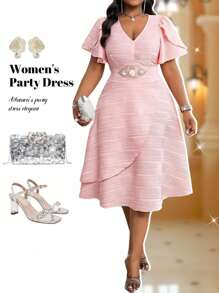 Fleurora 春夏优雅婚礼鸡尾酒会音乐会/音乐节粉色针织纹理不对称领口不对称领口喇叭泡泡袖3D玫瑰中长短袖大码连衣裙女士夏季服装女士夏季连衣裙婚礼宾客礼服女士夏季连衣裙女士正式连衣裙女士生日礼服 - 粉色 - 查看 2