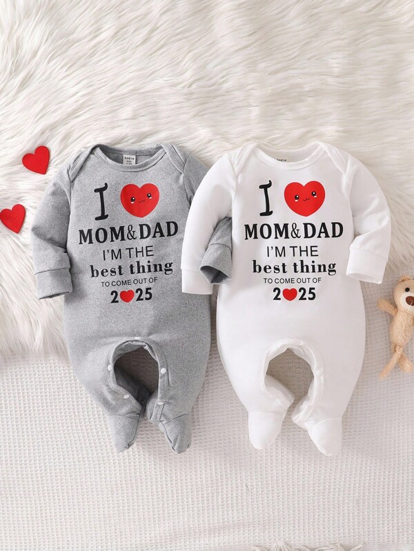 SHEIN 2 件套新生儿简约条纹爱心和英文字母印花长袖连体衣、睡衣套装