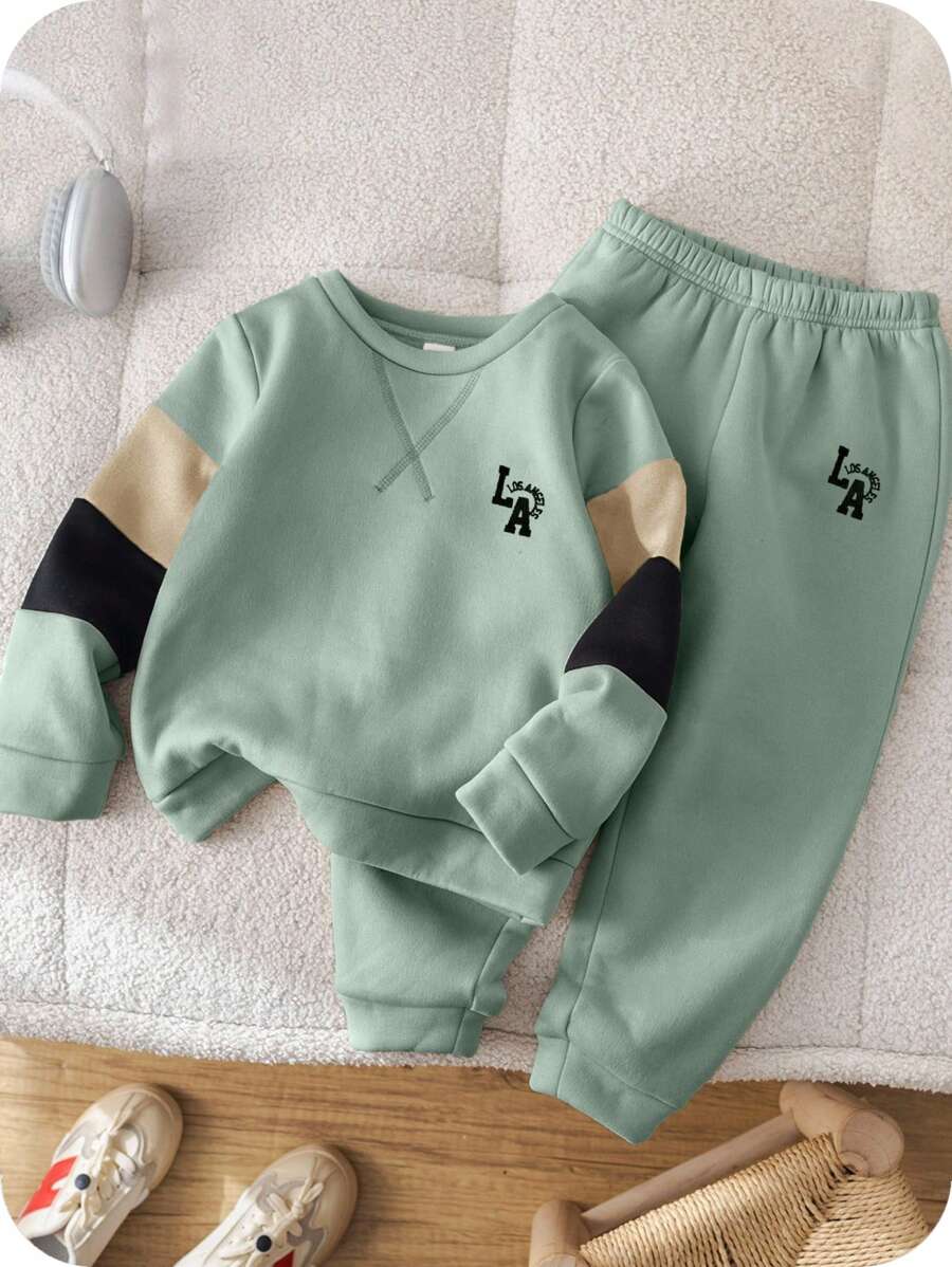 SHEIN 2 件套年轻男孩休闲舒适圆领拼接长袖连帽衫和裤子套装，适合通勤、学校、休闲、学院、儿童服装、年轻男孩服装、返校、生日派对、婚礼、洗礼、秋冬、羊毛、加厚 - 彩色 - 查看 1