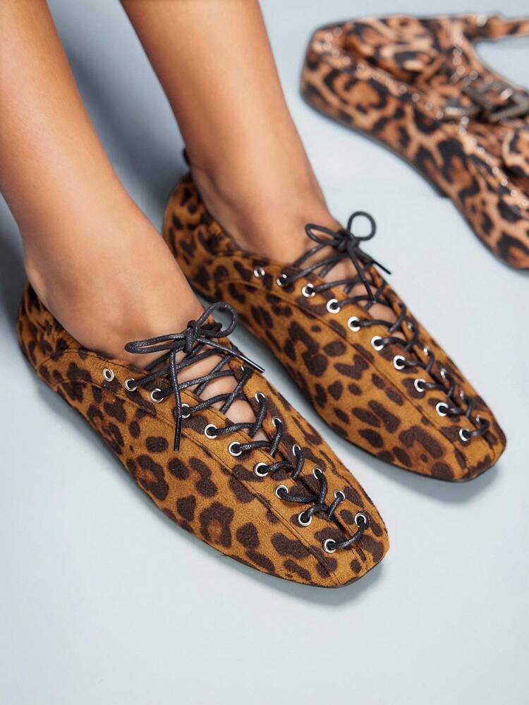 CUCCOO GRLICON Women's Fashion Minimalist Motorcycle Style Lace-Up Flat Shoes, Versatile Outfit For Neutral, Sweet, Punk, Ballet, Back To School, Halloween, Christmas Party