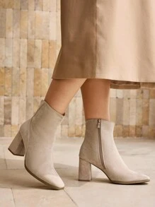 MOTF PREMIUM 女士时尚街头时尚西部风格绒面高跟短靴 - 杏色 - 查看 5