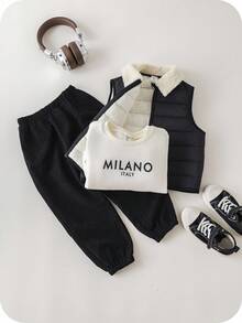 SHEIN 男童五件套冬季套装，包括加厚抓绒外套、冬装外套、绗缝外套、卫衣、圆领连帽衫、灯芯绒裤和棉质绗缝背心，保暖舒适，百搭休闲日常时尚，适合室内、室外、日常、运动、玩耍、派对、假期、返校季等场合。秋冬季男童服装套装，冬季背心套装，男童保暖背心，男童秋冬休闲两件套。 - 黑色 - 查看 5