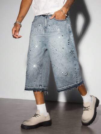 Street Life Pantaloncini di jeans da uomo con decorazione di strass, orlo sfilacciato e stampa di lettere sulla tasca