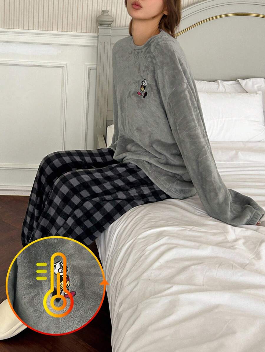 DAZY 珊瑚绒刺绣宽松上衣搭配格子图案宽松蓬松睡裤家居服套装，保暖内衬，秋冬舒适套装 - 灰色 - 查看 1