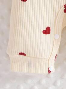 SHEIN Valentine's Day Newborn Baby Heart Print Romper, Cozy Knitted Casual Jumpsuit With Headband Included Fall Winter