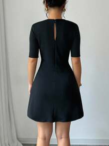 Elenzga 时尚新款中式立领小黑裙，女款优雅纯色中式立领中袖A字金属腰带A字连衣裙，高弹力纹理面料，纯色，时尚修身，适合通勤、休闲日常、返校季、教师装、职业装 - 黑色 - 查看 2