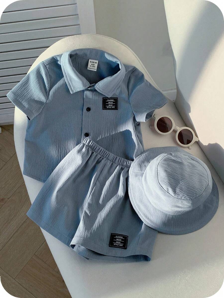 SHEIN 男婴 3 件套:装饰 Polo 领短袖衬衫、松紧腰短裤和帽子 - 霧霾藍 - 查看 1