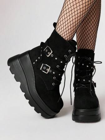 Goth Botas de tobillo de mujer nuevas para otoño/invierno 2024 con puntera redonda, hebilla, suela gruesa y estilo punk en color negro