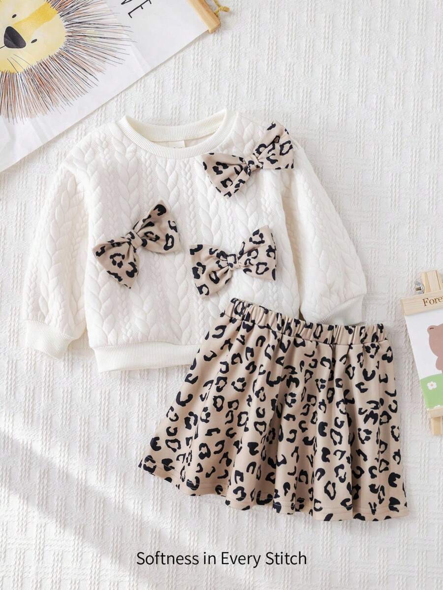 Cozy Pixies Bộ 2 áo nỉ cổ tròn tay raglan in họa tiết da báo kèm chân váy cạp chun cho bé gái - Nhiều màu - Xem 1