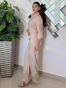 Andrea Bello 2 件套：优雅蕾丝拼布镂空上衣和喇叭裤（女款）