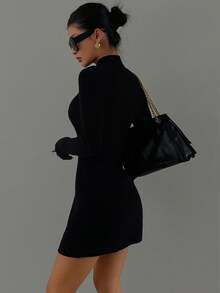 DAZY 高领收腰A字形小黑裙，毛衣裙，可与外套分层搭配