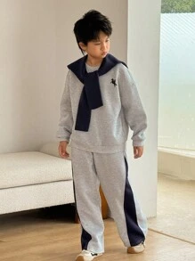 SHEIN Little Byeori 男童休闲韩版宽松连帽卫衣套装，配有可拆卸披肩领和松紧腰裤，适合秋冬季节、户外玩耍、上学、街头风、派对和休闲穿着。 - 灰色 - 查看 4