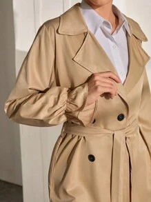 CLARA VERO Lätt trenchcoat med knytband och volanger framtill - Beige - Visa 8
