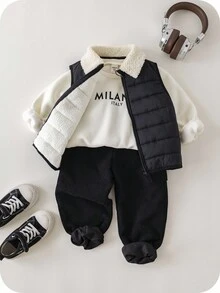 SHEIN 男童五件套冬季套装，包括加厚抓绒外套、冬装外套、绗缝外套、卫衣、圆领连帽衫、灯芯绒裤和棉质绗缝背心，保暖舒适，百搭休闲日常时尚，适合室内、室外、日常、运动、玩耍、派对、假期、返校季等场合。秋冬季男童服装套装，冬季背心套装，男童保暖背心，男童秋冬休闲两件套。 - 黑色 - 查看 4