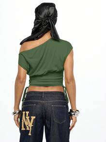 SUMWON WOMEN 露肩褶皱侧短款上衣，复古纽约风印花，休闲时尚秋冬街头风格，Y2K 节美学 - 軍綠色 - 查看 2