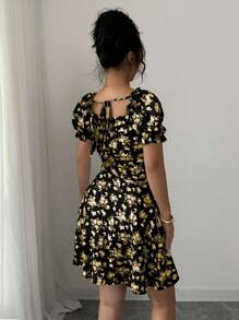 Rafferiza 女式碎花方领泡泡袖荷叶边腰带中长连衣裙