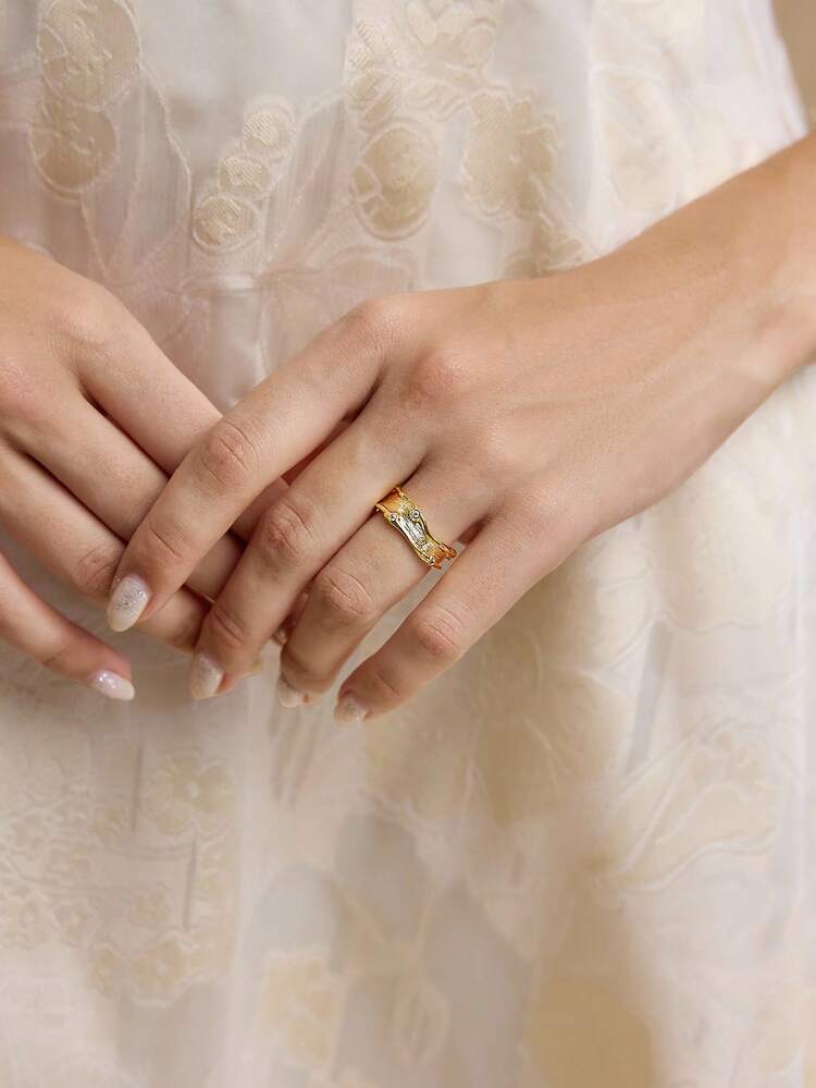 MOTF PREMIUM 18K镀金不对称开口戒指 - 金黃色 - 查看 8