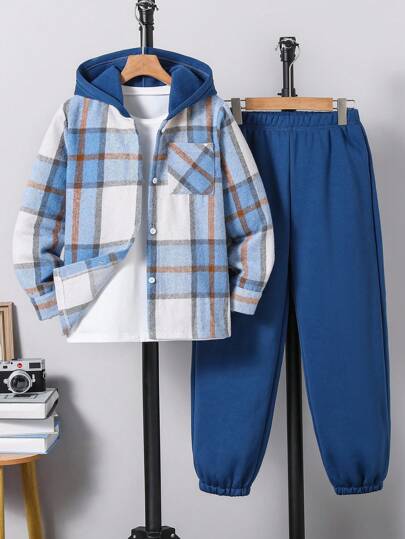 男童休闲格子拼接连帽衬衫套装，适合秋冬季上学和休闲穿着。