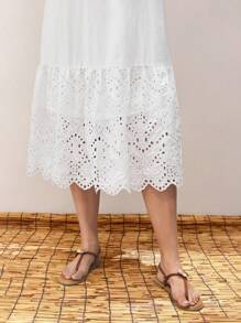 Maija 大码女式白色刺绣 V 领吊带短袖荷叶边刺绣下摆拼接蛋糕大摆连衣裙优雅时尚 - 白色 - 查看 3