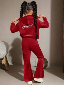 SHEIN 年轻女孩 2 件套水钻字母图案天鹅绒连帽衫和喇叭裤、运动裤、服装、可爱、休闲和复古，非常适合夏季和秋季休闲和日常穿着和学校日常穿着，适合圣诞节 - 紅色 - 查看 8
