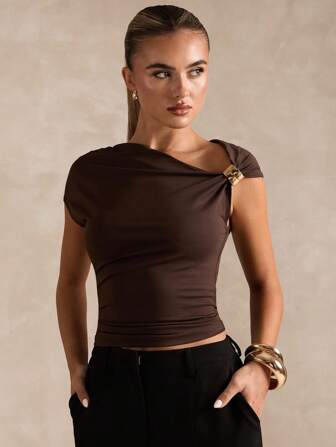 SHEIN BAE Women's Solid Color Metal Decor Asymmetric Collar Fitted Fashion T-Shirt