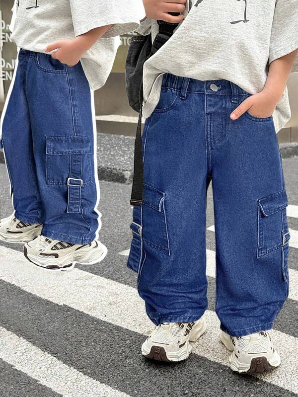 SHEIN 小男孩时尚做旧洗水宽松牛仔裤，带工装口袋，休闲百搭，适合儿童街头服饰春装