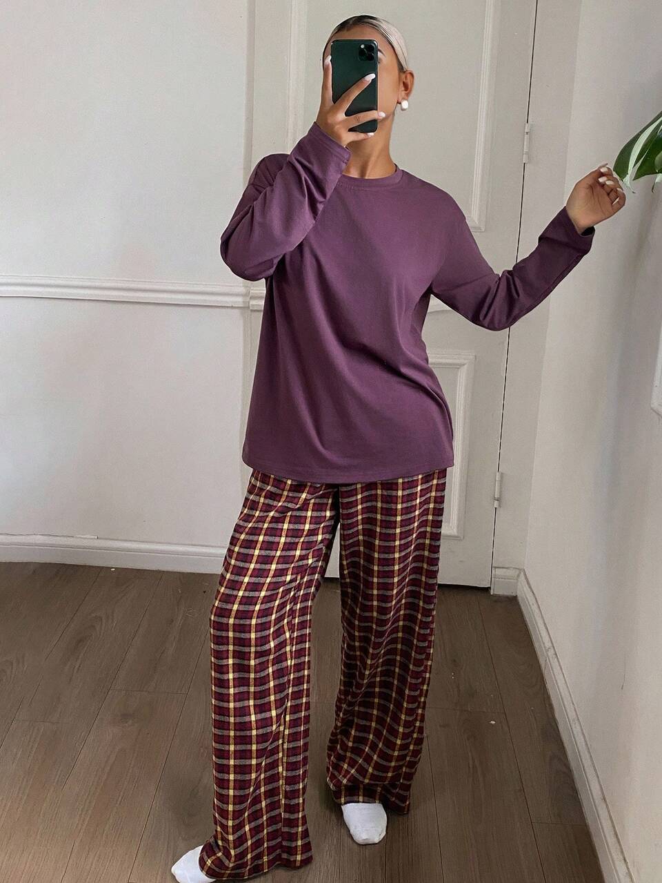 Solid Color Loose T-Shirt Top & Plaid Pajama Pants Women's Sleepwear Lounge Set, Fall Winter Clothes, Cozy Outfits