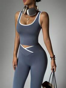 Easithlete Women's Contrast Binding Overlap Waist Yoga Activewear Set Workout Set Two Pieces Yoga Set Gym Two Pieces Women Athletic Set