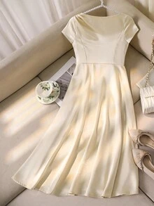 SHEIN Vestido minimalista casual de cor sólida e gola redonda com manga curta para meninas pré-adolescentes - Damasco - Ver 2