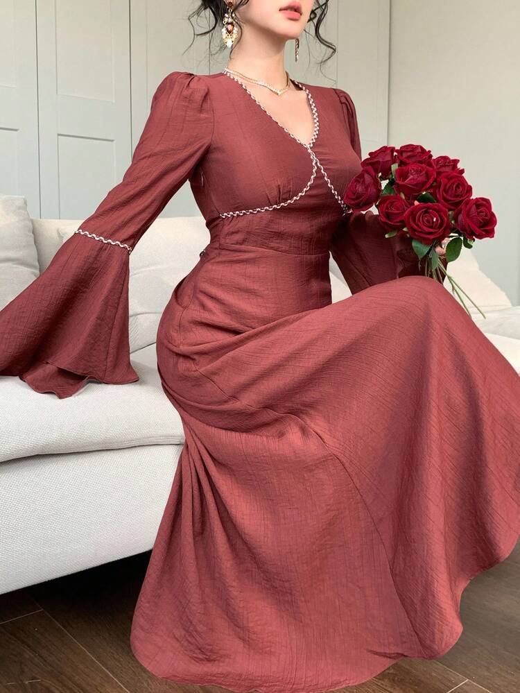 Women's Fashionable Elegant V-Neck Bell Sleeve Mid-Length Dress Red Women Dresses Christmas Modest Fashion