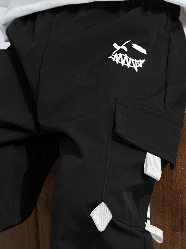 SHEIN 青少年男童休闲图案印花宽松工装裤，带口袋，适合春、夏、秋、冬通勤、上学、日常休闲、旅行、运动 - 黑色 - 查看 4