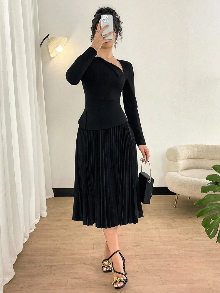 Modelyn فستان أنيق متوسط الطول بأكمام طويلة وياقة غير متماثلة وذيل مطوي ذو لون أحادي - الأسود - مشاهدة 5