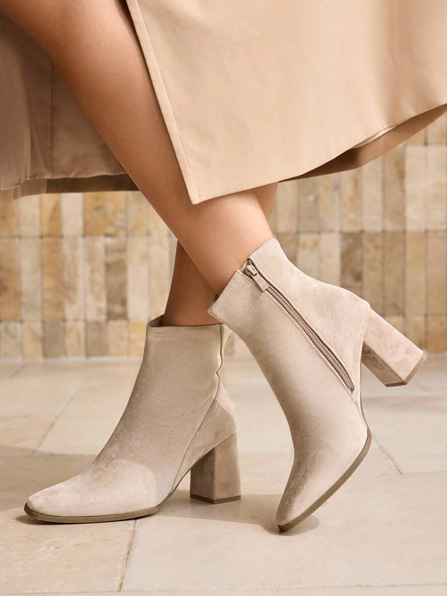 MOTF PREMIUM 女士时尚街头时尚西部风格绒面高跟短靴 - 杏色 - 查看 2