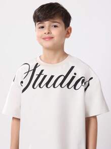 SUMWON Áo thun in chữ Oversized Studios dáng rộng trễ vai thời trang tuổi teen xuân hè thu thường ngày cuối tuần phong cách đường phố đô thị - Màu Khaki - Xem 3