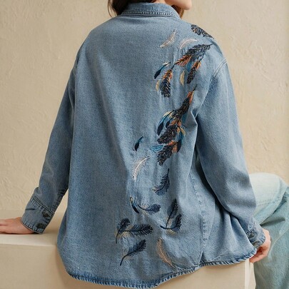 ファッショナブルな女性用パール刺繍入りブルーデニムシャツ