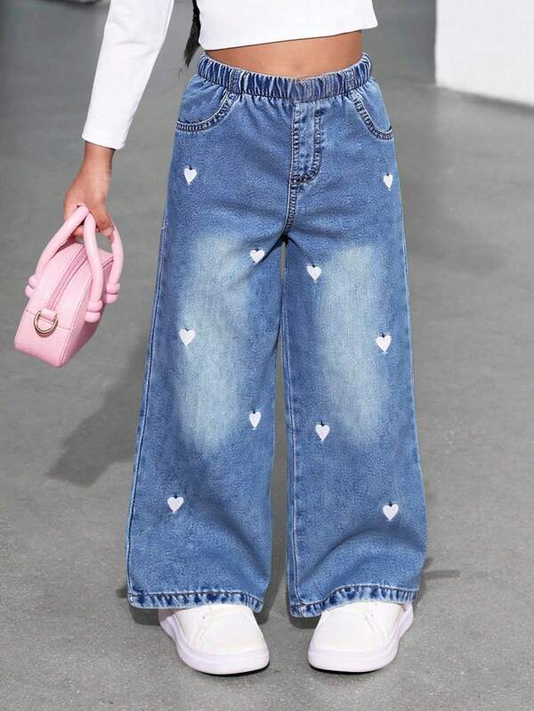 SHEIN Jeans de estilo Y2K para niñas, nuevos pantalones vaqueros de pierna recta holgados de lavado azul medio con bordado de corazón blanco vintage, de material suave y cómodo, uso casual versátil para la calle